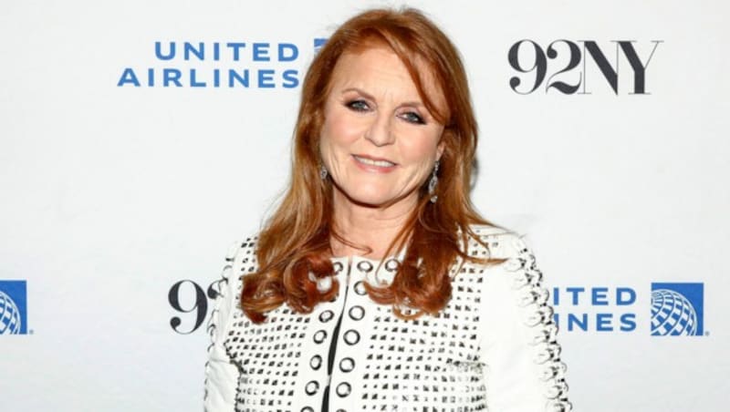 Sarah Ferguson, Herzogin von York, posiert hinter der Bühne, bevor sie im 92nd Street Y in New York über ihren Roman „A Most Intriguing Lady“spricht. (Bild: Andy Kropa / AP / picturedesk.com)