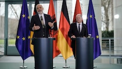 Der deutsche Bundeskanzler Olaf Scholz (re.) und Albaniens Premierminister Edi Rama (Bild: AP Photo/Markus Schreiber)