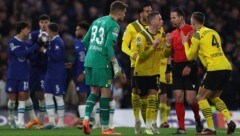 Referee Danny Makkelie zog sich den Ärger der Dortmunder zu. (Bild: APA/AFP/Adrian DENNIS)