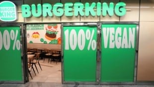 Im vergangenen Sommer hat die Fastfood-Kette Burger King in Österreich ihre erste rein vegane Filiale am Wiener Westbahnhof eröffnet. Nach nur acht Monaten ist dieser Pilotversuch bereits wieder Geschichte. Zumindest vorerst. (Bild: Martin Jöchl)