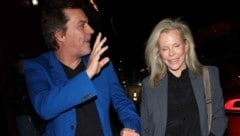 Kim Basinger mit Freund Mitch Stone auf dem Weg zu Ireland Baldwins Babyparty im Stripclub (Bild: www.PPS.at)