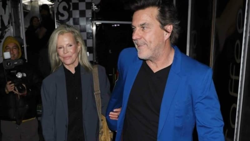 Kim Basinger ziemlich faltenfrei und mit Freund Mitch Stone (Bild: www.PPS.at)