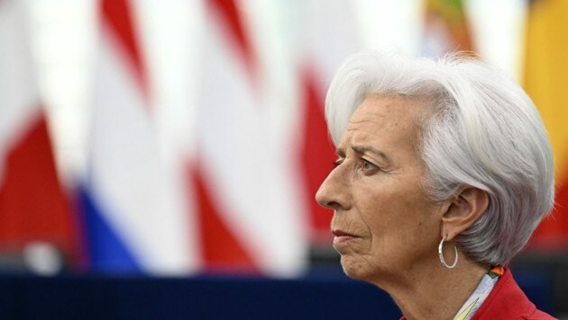 Christine Lagarde hat mit den ersten Zinserhöhungen lange zugewartet - nur um dann mit großen Schritten nachzuziehen. (Bild: AFP/FREDERICK FLORIN)