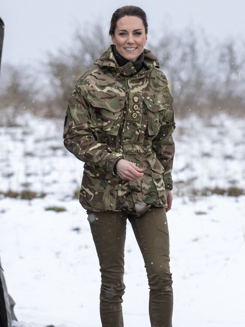 Prinzessin Kate beim Training mit den Irish Guards am Salisbury Plain Training Areal in Wiltshire (Bild: Steve Reigate / PA / picturedesk.com)