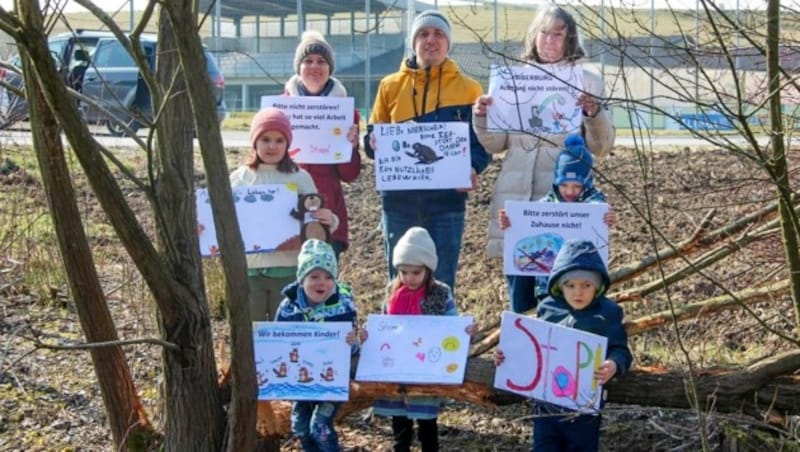 Auch Kinder aus der Nachbarschaft setzen sich für „Willi“ ein. (Bild: Dostal Harald)