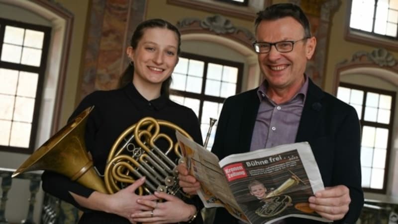 Bühne frei! Bundesfachbeirat Johann Brunner ist stolz auf alle 252 Talente in Ossiach. Hornistin Helena Pirker holte Gold in der Plus-Gruppe ab. (Bild: EVELYN HRONEK)