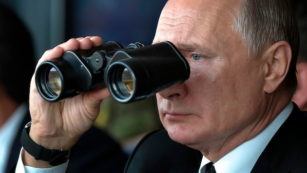 Große militärische Erfolge sind für Putin nicht in Sicht - mit der Zeit wird sich weisen, wer in der Ukraine den längeren Atem hat. (Bild: AP/Sputnik/Alexei Nikolsky)