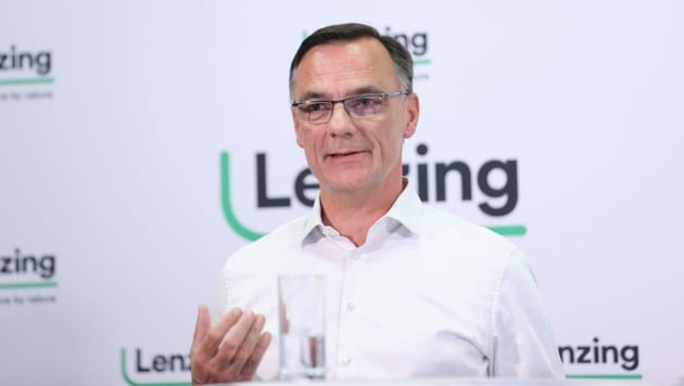Die Lenzing AG - hier Vorstandschef Stephan Sielaff - steigerte ihren Umsatz auf 2,57 Milliarden Euro. (Bild: Lenzing AG/www.neumayr.cc)