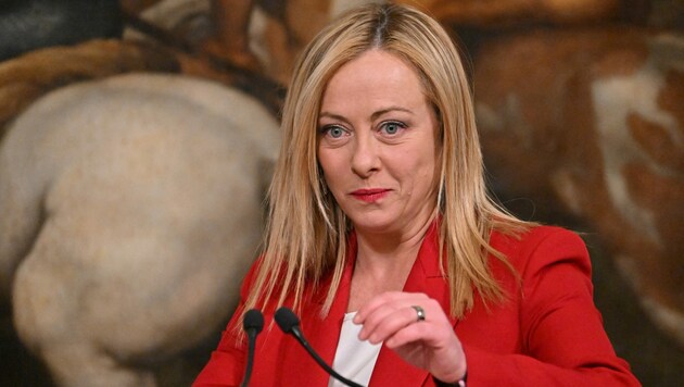 Italiens Ministerpräsidentin will gegen Schlepper härter Vorgehen (Bild: AFP)