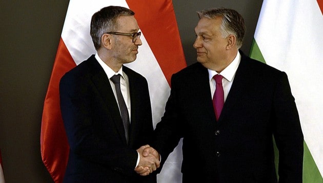 FPÖ-Chef Herbert Kickl und Ungarns Regierungschef Viktor Orbán sind sich bei der Ukraine- und der Asylpolitik einig. (Bild: APA/FPÖ)