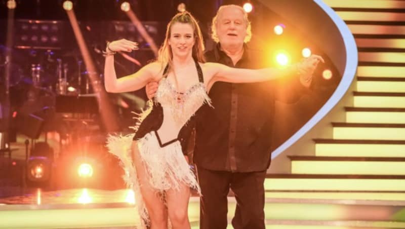 Hannes Kartnig und Catharina Malek gaben beim Samba zu „La Camisa Negra“ ihr Bestes. (Bild: ORF)