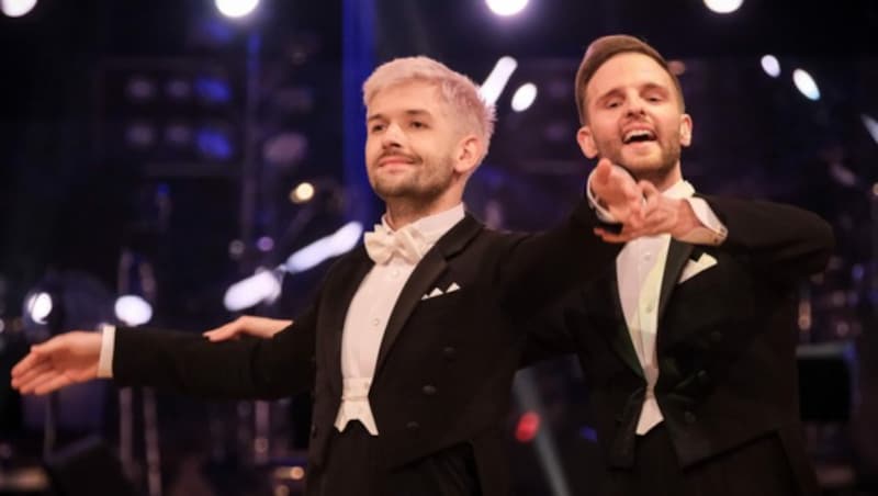 Michael Buchinger und Herbert Stanonik tanzten einen Slowfox zu „Always Look on the Bright Side of Life“. (Bild: ORF)