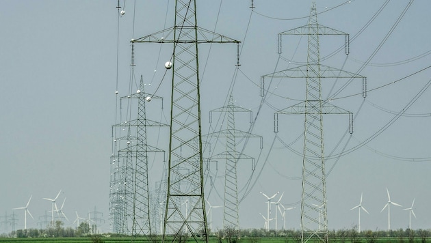 Um die Öko-Energie aus Windkraft und Fotovoltaik transportieren zu können, ist ein Ausbau des Stromnetzes notwendig. (Bild: Netz Burgenland)