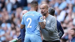 Kyle Walker (l.) und Pep Guardiola (Bild: APA/AFP/Oli SCARFF)