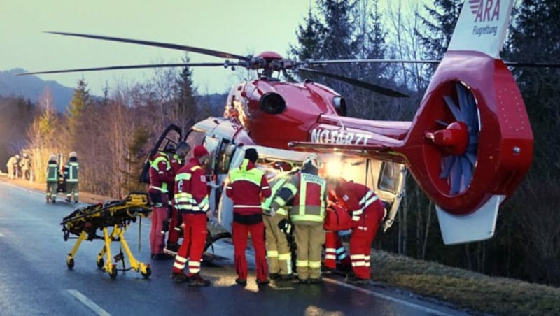 Der Notarzthubschrauber flog den verletzten Deutschen ins Krankenhaus nach Murnau. (Bild: zoom.tirol)