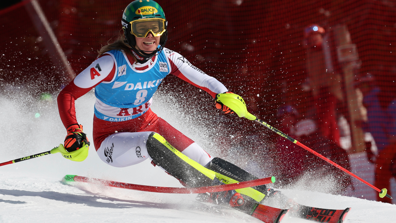 Katharina Liensberger beim Slalom in Aare (Bild: AP)
