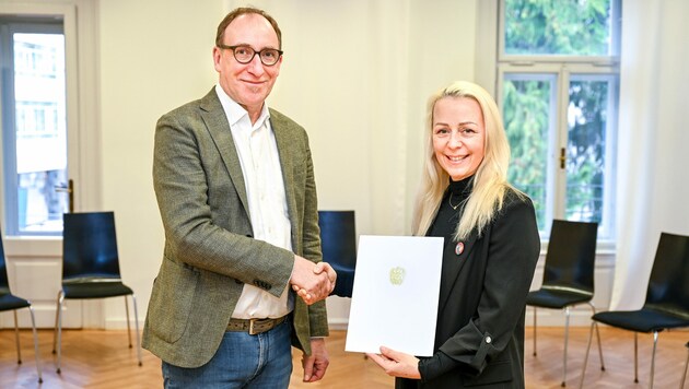 Sozialminister Johannes Rauch mit der neuen Behindertenanwältin Christine Steger (Bild: Udo Mittelberger)