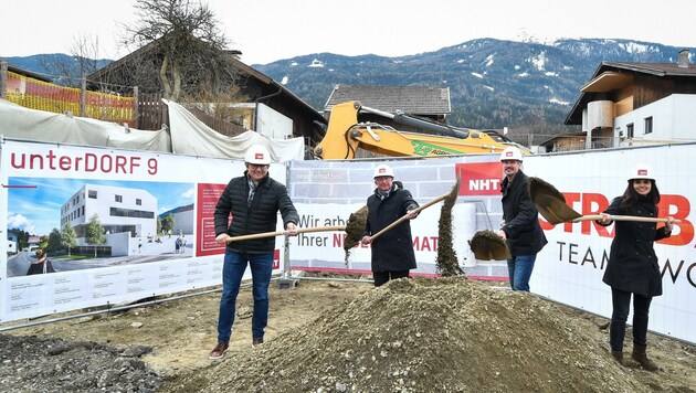 Einer von rund 60 Spatenstichen pro Jahr, in diesem Fall von der Neuen Heimat Tirol (NHT) in Sistrans: Nach eineinhalb Jahren Bauzeit wurde das Projekt im Dezember 2022 übergeben. (Bild: NHT/Vandory)