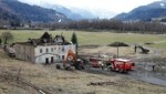 Am Tag danach waren Feuerwehr und Brandermittler am Lackenhof vor Ort. (Bild: Gerhard Schiel)