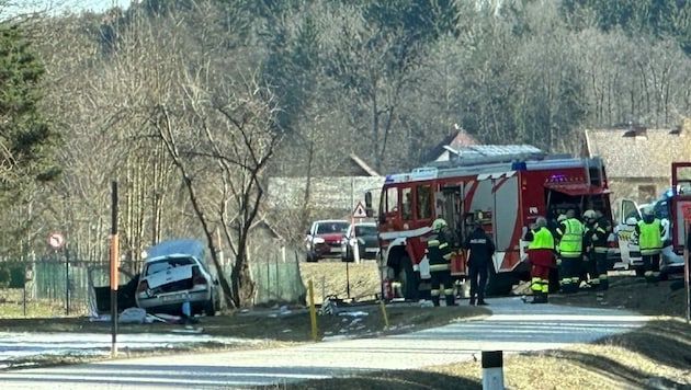 Die Mutter und ihr Kind wurden bei dem Unfall verletzt und ins Spital gebracht. (Bild: Hannes Wallner)