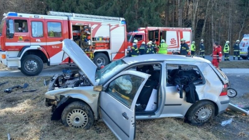 Mutter und Kind (2) mussten mit der Rettung ins Klinikum Klagenfurt gebracht werden. (Bild: FF Moosburg)