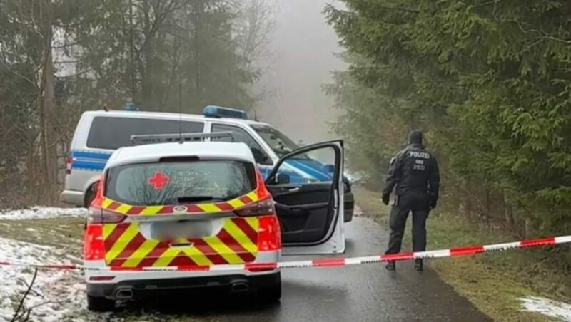 In Nordrhein-Westfalen entdeckten Polizistinnen und Polizisten am Sonntag eine weibliche Leiche. (Bild: Screenshot glomex)