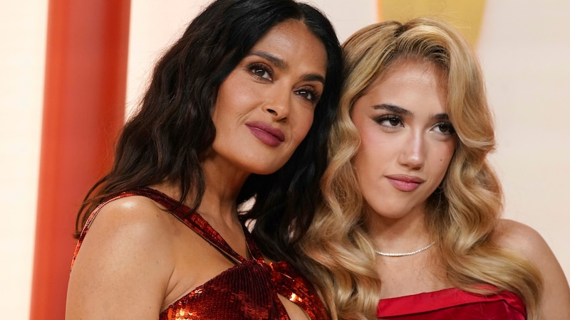 Salma Hayek mit Tochter Valentina Paloma Pinault (Bild: APA/Jordan Strauss/Invision/AP)