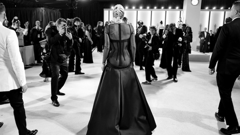 Lady Gagas Rückansicht war ein echtes Highlight bei der Oscar-Gala. (Bild: APA/Getty Images via AFP/GETTY IMAGES/Emma McIntyre)