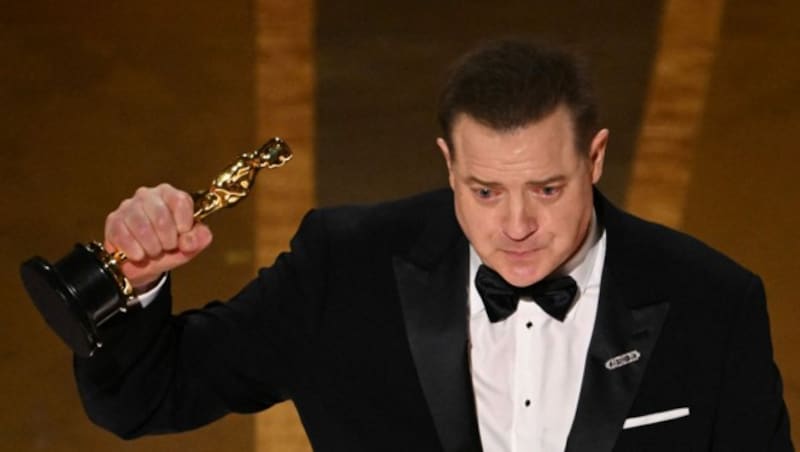 Oscar-Gewinner Brendan Fraser stehen die Tränen in den Augen. (Bild: APA / Photo by Patrick T. Fallon / AFP)