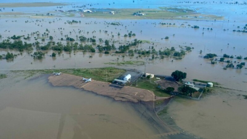 Australien leidet unter der Klimakrise: Überschwemmungen werden häufiger und verheerender. (Bild: APA/AFP/QUEENSLAND POLICE SERVICE/Handout)