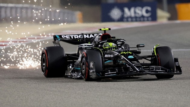 Noch mit dem stärkeren Antrieb unterwegs: Lewis Hamilton. (Bild: APA/AFP/Giuseppe CACACE)