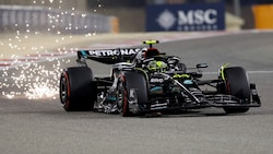 Noch mit dem stärkeren Antrieb unterwegs: Lewis Hamilton. (Bild: APA/AFP/Giuseppe CACACE)