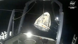An Bord einer „Crew Dragon“-Kapsel (Bild) des privaten Raumfahrtunternehmens SpaceX von Elon Musk landeten die vier Raumfahrer am Sonntag vor der Küste des US-Bundesstaates Florida im Meer. (Bild: NASA TV)