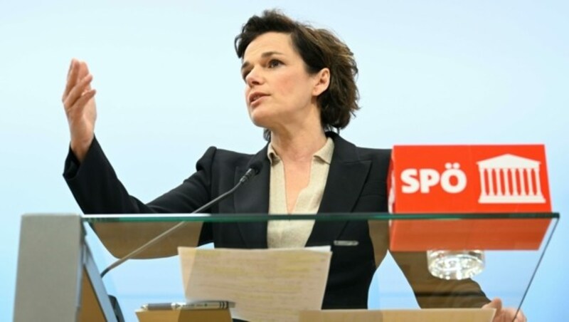 SPÖ-Chefin Pamela Rendi-Wagner beruft den Parteivorstand ein. (Bild: APA/HELMUT FOHRINGER)