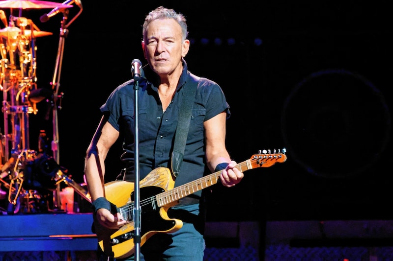 Bruce Springsteen is "simply the best guy", enthused Jeremy Allen White about the musician. (Bild: 2023 Invision)