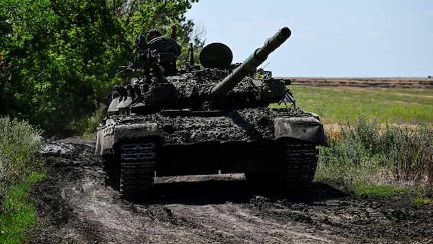 Ein T-72-Panzer an der Frontlinie im Osten der Ukraine (Bild: AFP)