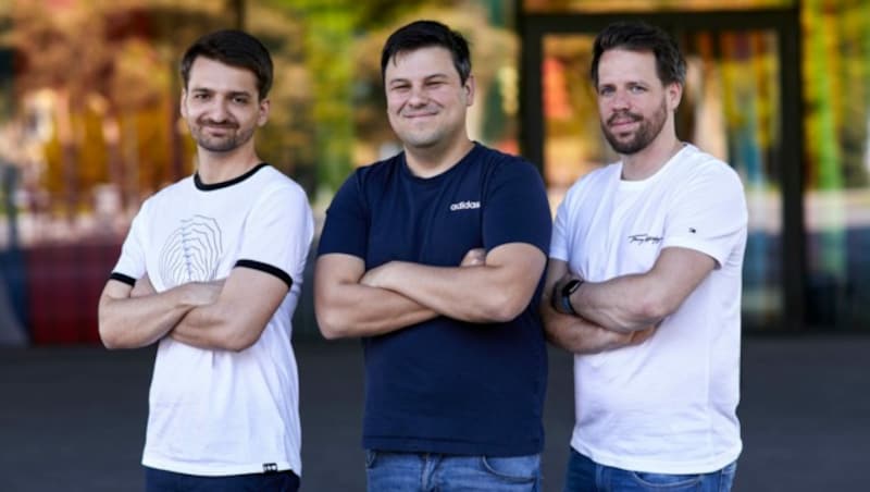 Die Ex-Runtastic-Mitarbeiter Christian Orgler (l.), Stephan Brunner und Kevin Snajda (r.) gründeten die Kindersicherungs-App Ohana, die seit dem Frühsommer 2022 auf dem Markt ist. (Bild: Ohana/Jakob Lehner)