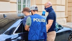 Alle vier Jugendlichen sitzen in Untersuchungshaft (Symbolfoto) (Bild: BMI, Krone KREATIV)