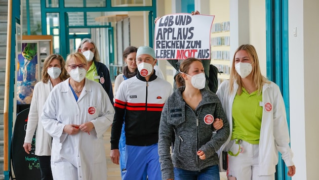 Auch Angestellte der Privatklinik Wehrle-Diakonissen beteiligten sich am Streik im Februar. (Bild: Tschepp Markus)