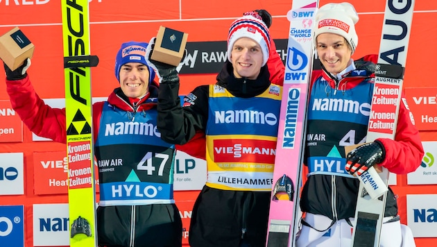 Halvor Egner Granerud gewann vor Stefan Kraft und Manuel Fettner. (Bild: Geir Olsen/NTB via AP)