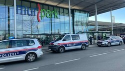 Polizei-Großeinsatz beim Einkaufszentrum Murpark (Bild: Jörg Schwaiger)