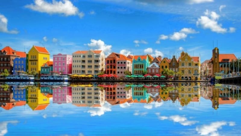 Begehrtes Fotomotiv: die farbenprächtigen Häuser in Willemstad auf Curaçao. (Bild: Tilo Grellmann - stock.adobe.com)