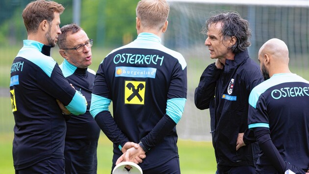 Rangnick mit seinem Team beim ÖFB (Bild: urbantschitsch mario)