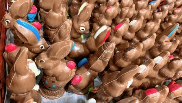 Miles de conejitos de chocolate son hechos a mano cada año en Craigher por 16 empleados creativos, y 