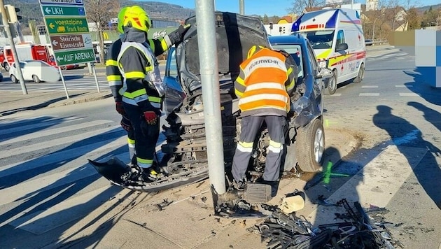 Zu dem Unfall rückten auch die Feuerwehr Leoben-Stadt und die Feuerwehr Leoben-Göß aus. (Bild: FF Leoben Stadt )