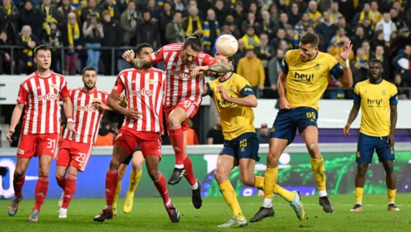 Christopher Trimmel (m.) wurde in der 74. Minute eingewechselt. (Bild: AP Photo/Geert Vanden Wijngaert)