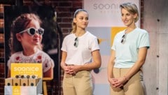 Zwei von vier Gründerinnen: Christina Reifeltshammer (r.) mit Laura Mitterbucher bei ihrem Auftritt in der Puls4-Show „2 Minuten 2 Millionen“. (Bild: Puls4/Gerry Frank Photography)