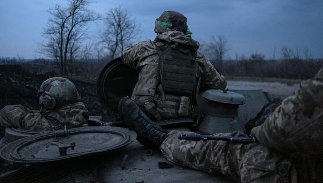Offenbar kann die ukrainische Armee immer noch Teile der Stadt verteidigen. (Bild: APA/AFP/Sergey SHESTAK)