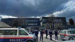 Elfmal musste die Polizei in Kärnten zu Bombendrohungen im März ausrücken. (Bild: Marcel Tratnik)