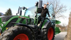 Mit einem hochmodernen Traktor seiner Firma machte er mit der „Krone“ eine „Spritztour“ und gab Einblicke, wie es einem Traktorfahrer im Straßenverkehr ergeht. (Bild: Rojsek-Wiedergut Uta)